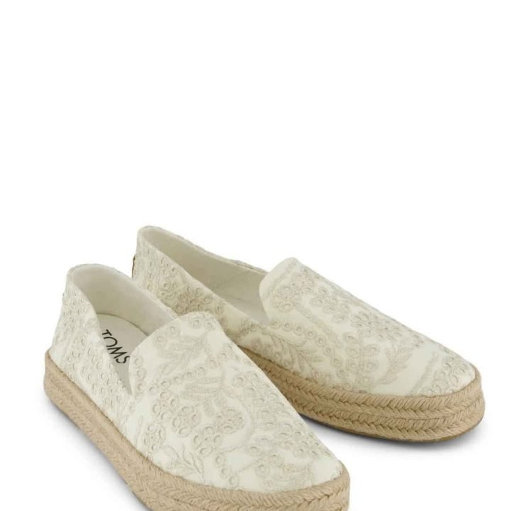 TOMS Women's Lace Cream Espadrilles
